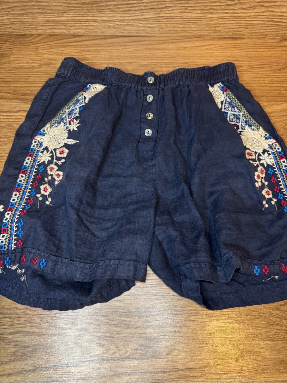 Johnny Was Florence Linen Embroidered Shorts Medium